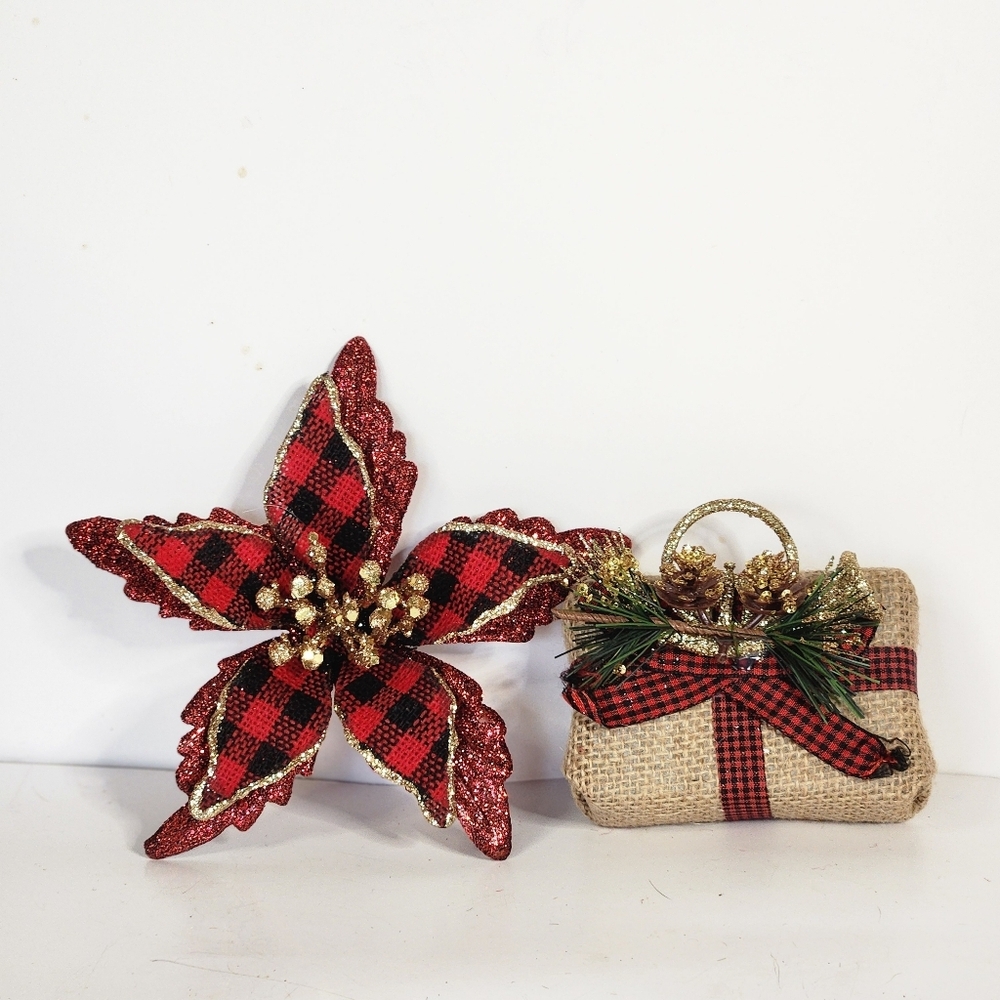 PRESENT & BOW CLIP ON CHRISTMAS ORNAMENT